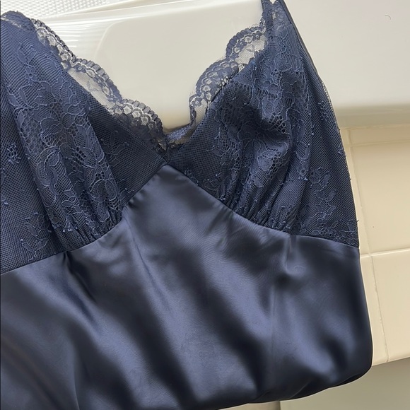 Abercrombie & Fitch Satin Maxi Dress - Picture 2 of 6